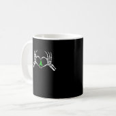 Skeleton Hand Herz-Sensibilisierungsband Kaffeetasse (Vorderseite Links)