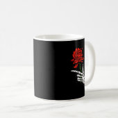 Skeleton Hand Holding A Red Rose Kaffeetasse (VorderseiteRechts)