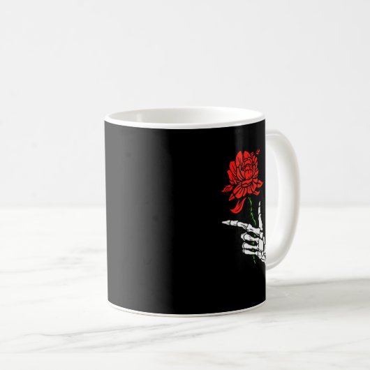 Skeleton Hand Holding A Red Rose Kaffeetasse (VorderseiteRechts)