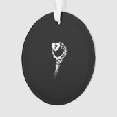 Skeleton Hand Holding Herz Ornament (Vorderseite)