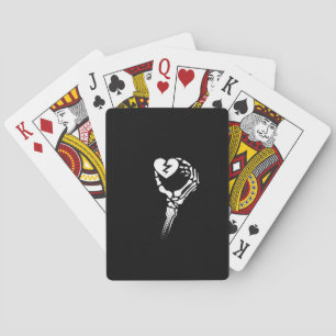 Skeleton Hand Holding Herz Spielkarten