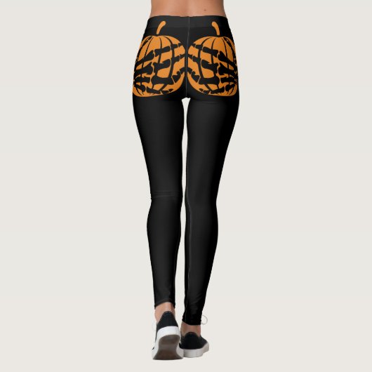 Skeleton Hand on Pumpkin Hintern Funny Halloween Leggings (Rückseite)
