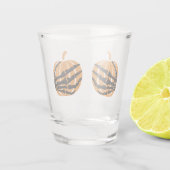 Skeleton Hand on Pumpkin Hintern Funny Halloween Schnapsglas (Rückseite)