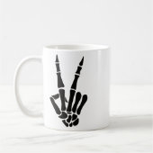 Skeleton Hand Peace Sign Bones Halloween Skelett Kaffeetasse (Links)