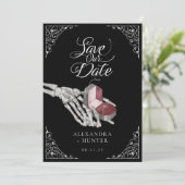 Skeleton Hand Ring Gothic Hochzeit Speichern Sie d Einladung (Stehend Vorderseite)
