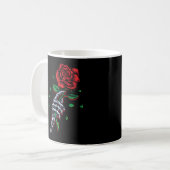 Skeleton Hand Rote Rose Blume Kaffeetasse (Vorderseite Links)