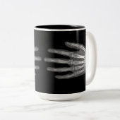 Skeleton Hand X-Ray Zweifarbige Tasse (VorderseiteRechts)