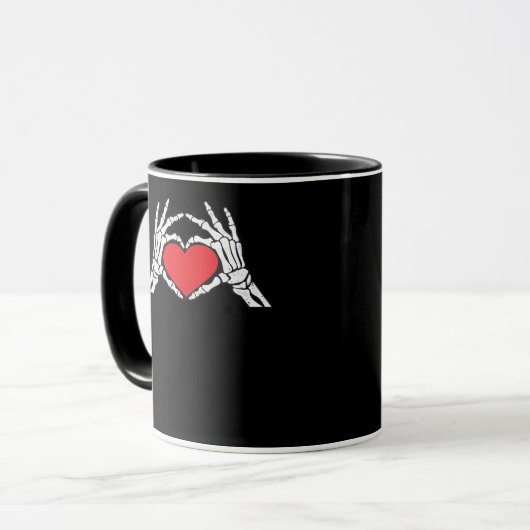 Skeleton Hands A Red Heart Classic Tasse (Vorderseite Links)