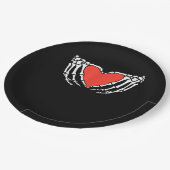 Skeleton Hands Forming Heart - Creepy Gothic Hallo Pappteller (Schrägansicht)