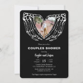 Skeleton Hands Paare Dusche Gotisches Foto Einladung (Vorderseite)