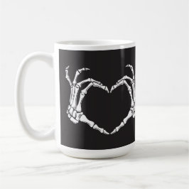 Skeleton Heart Hands auf einem Kaffeetasse