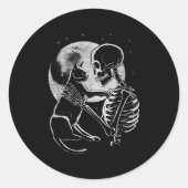Skeleton Holding a Cat Funny Halloween Männer Frau Runder Aufkleber (Vorderseite)