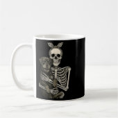 Skeleton Holding Rottweiler Dog Funny Lazy Hallowe Kaffeetasse (Links)