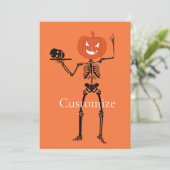 Skeleton Holding Skull Thunder_Cove Einladung (Stehend Vorderseite)