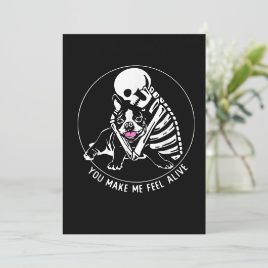 SKELETON HUG BOSTON TERRIER, SIE MACHEN MICH LEBEN ANKÜNDIGUNG (Stehend Vorderseite)