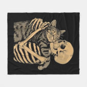 Skeleton Hugging Cat – Cute Gothic Cat Lover Gift Fleecedecke (Vorderseite (Horizontal))