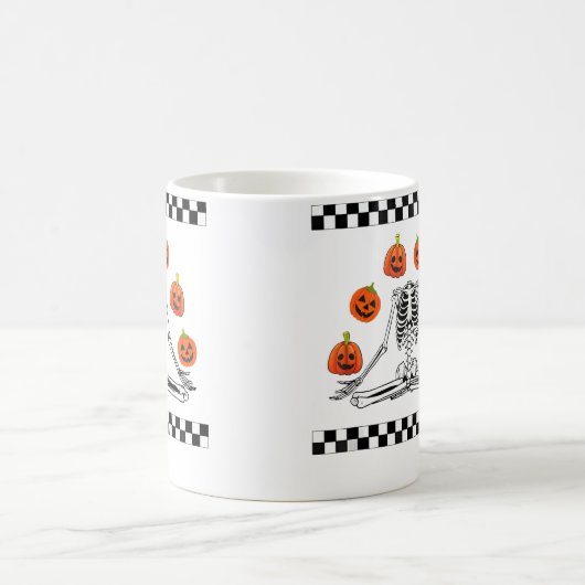 Skeleton Juggling Pumpkin Head Funny Skeleton Hall Kaffeetasse (Mittel)