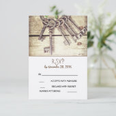 Skeleton Keys Rustic Country Wedding RSVP Card Karte (Stehend Vorderseite)
