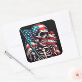 Skeleton Man Tattered American USA Flag patriotisc Quadratischer Aufkleber (Umschlag)