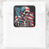 Skeleton Man Tattered American USA Flag patriotisc Quadratischer Aufkleber (Tasche)