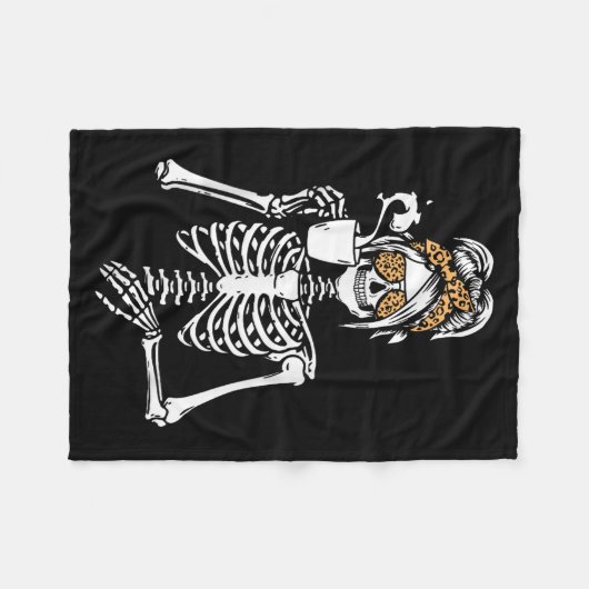 Skeleton Messy Bun Coffee Drinking Halloween Costu Fleecedecke (Vorderseite (Horizontal))