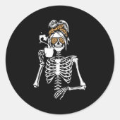 Skeleton Messy Bun Coffee Drinking Halloween Costu Runder Aufkleber (Vorderseite)