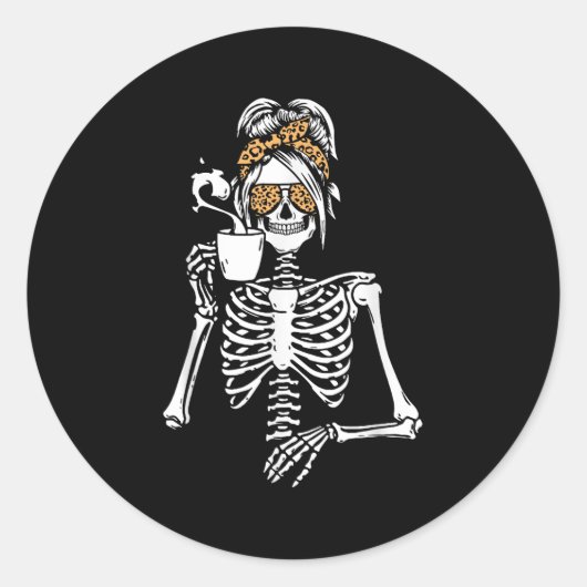Skeleton Messy Bun Coffee Drinking Halloween Costu Runder Aufkleber (Vorderseite)