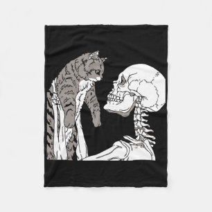Skeleton mit einem katzenartigen Halloween-Kostüm Fleecedecke