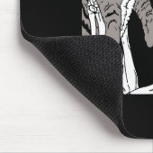 Skeleton mit einem katzenartigen Halloween-Kostüm Mousepad (Ecke)