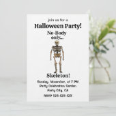 Skeleton No-Body Funny Halloween Party Einladung (Stehend Vorderseite)