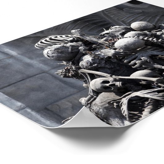 Skeleton Pile Poster (Ecke)