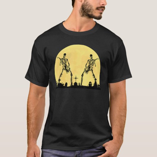 Skeleton Playing Electric Guitar Solo in Graveyard T-Shirt (Vorderseite)
