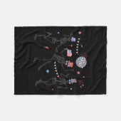 Skeleton Retro 4. Juli American Flag Skellies Fleecedecke (Vorderseite (Horizontal))