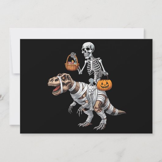 Skeleton Riding Mummy Dinosaur T rex Halloween Spa Einladung (Vorderseite)
