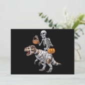 Skeleton Riding Mummy Dinosaur T rex Halloween Spa Einladung (Stehend Vorderseite)