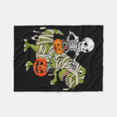 Skeleton Riding Mummy Dinosaur T Rex Halloween Spa Fleecedecke (Vorderseite (Horizontal))
