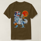 Skeleton Riding Mummy Dinosaur T rex Halloween Spa T-Shirt (Design vorne)