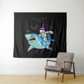 Skeleton Riding Shark Funny - Crazy Halloween Gesc Wandteppich (Beispiel (Horizontal))