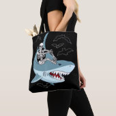 Skeleton Riding Shark Funny Halloween Geschenke Tasche (Von Nahem)