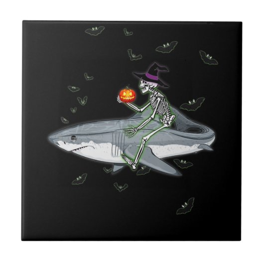 Skeleton Riding Shark - Funny Halloween Shark Gesc Fliese (Vorderseite)