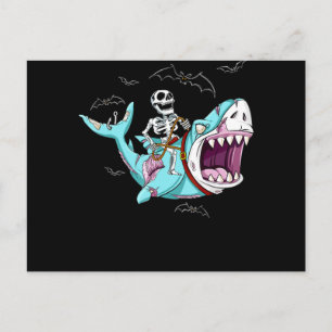 Skeleton Riding Zombie Shark Funny Halloween Gift Feiertagspostkarte