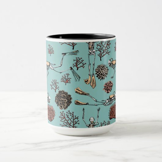 Skeleton Scuba Diver & Coral Keramik Tasse (Zentrum)