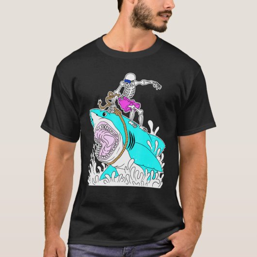 Skeleton Surfing Shark Halloween T-Shirt (Vorderseite)