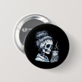 Skeleton trinken Kaffee Messy Bun Frauen Halloween Button (Vorne & Hinten)