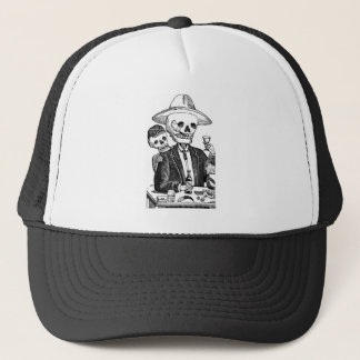 Skeleton trinkender Tequila und Rauchen, Mexiko Truckerkappe