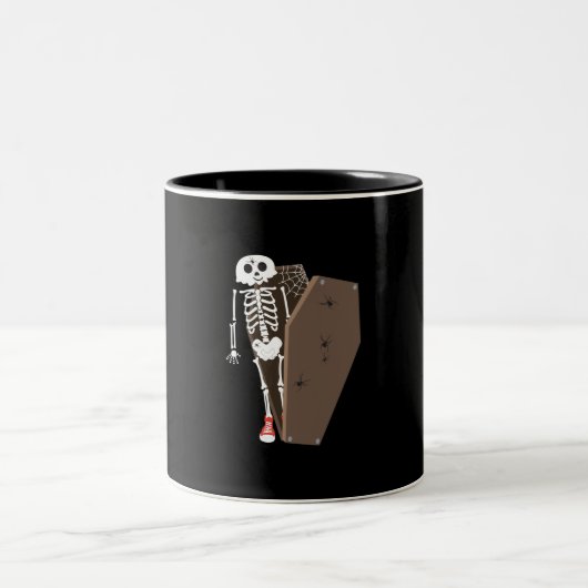Skeleton und Coffin Halloween Design Zweifarbige Tasse (Mittel)