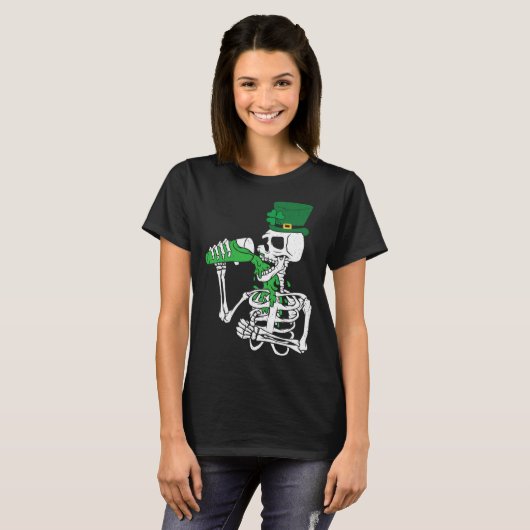 Skeletons Leprechaun Drinking Beer St Patrick s Da T-Shirt (Vorne ganz)