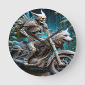 Skelett auf einem Chopper mit Wolfskopf Runde Wanduhr (Vorderseite)