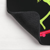 Skelett auf Skateboard Halloween Mousepad (Ecke)