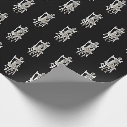 Skelett auf weißem Sessel Geschenkpapier (Ecke)